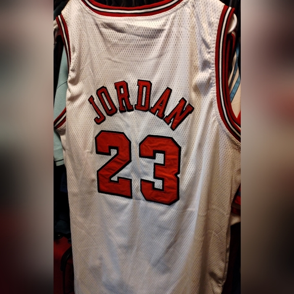 NBA basketball Chicago bulls Micheal Jordan jersey - Picture 2 of 5